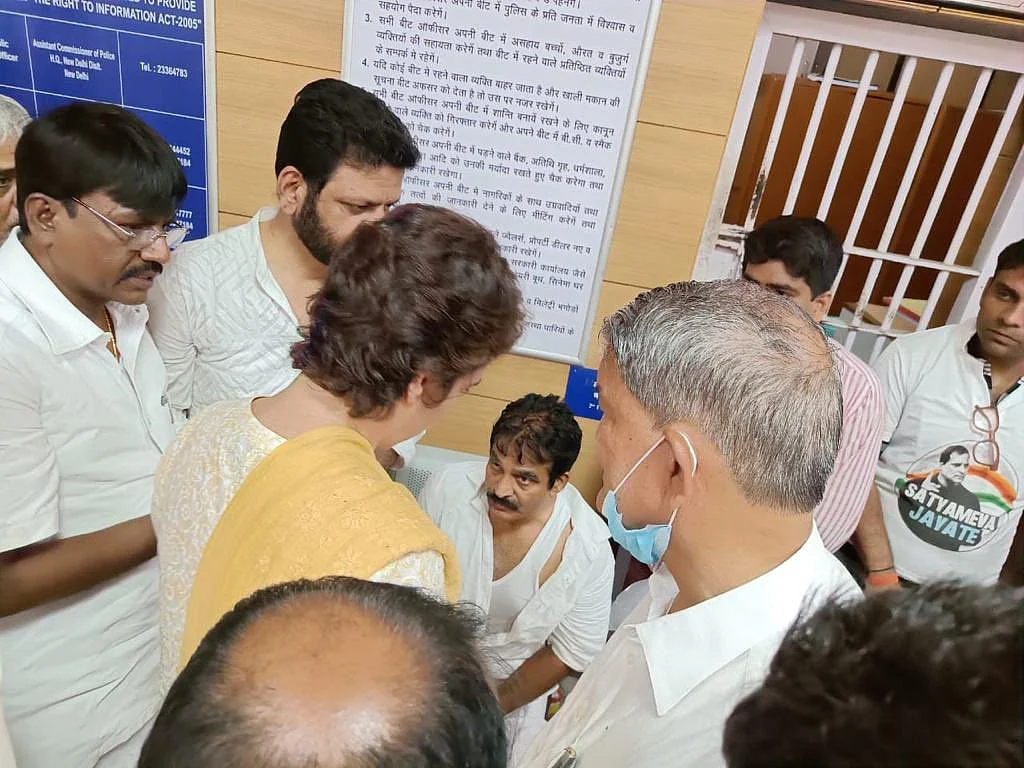 राहुल गांधी के ईडी दफ्तर तक पैदल मार्च से डरी केंद्र सरकार ने कांग्रेस के लगभग संपूर्ण नेतृत्व को हिरासत में लिया