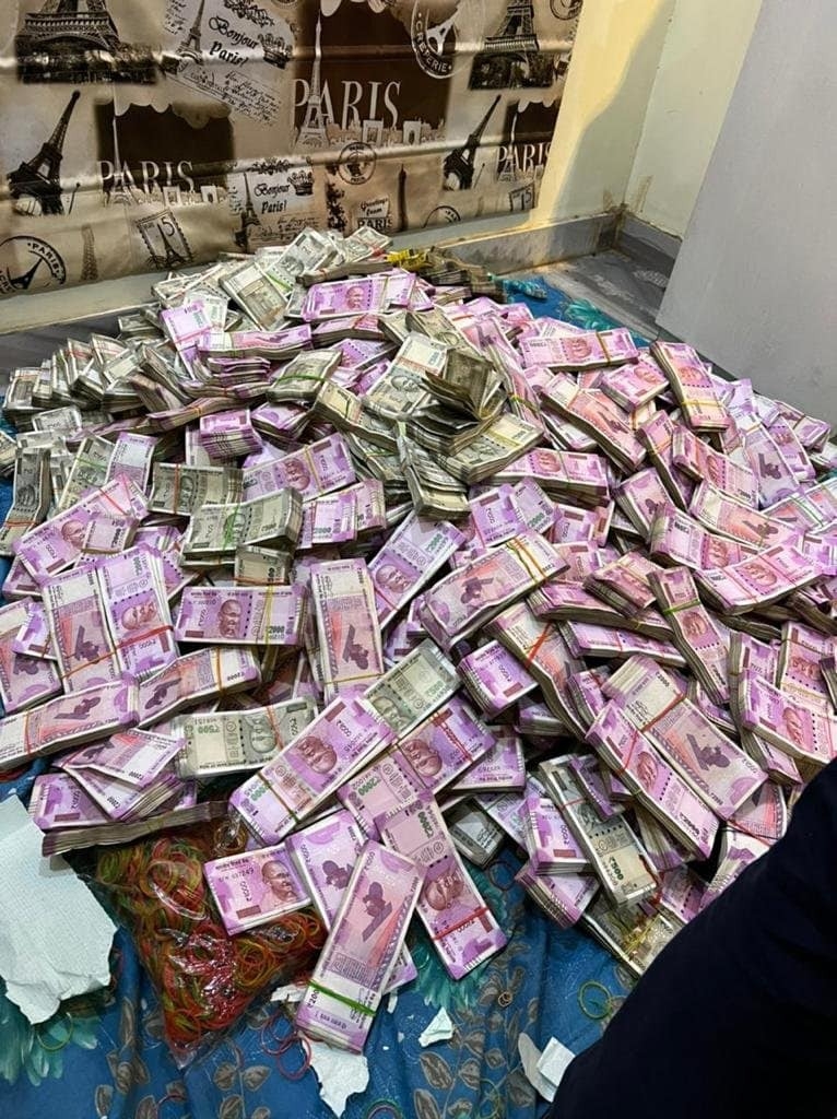 बंगाल के मंत्री की करीबी के घर में मिला नगदी का अंबार, 6 किलो सोना, जानें अर्पिता के खजाने से अब तक क्या-क्या मिला?