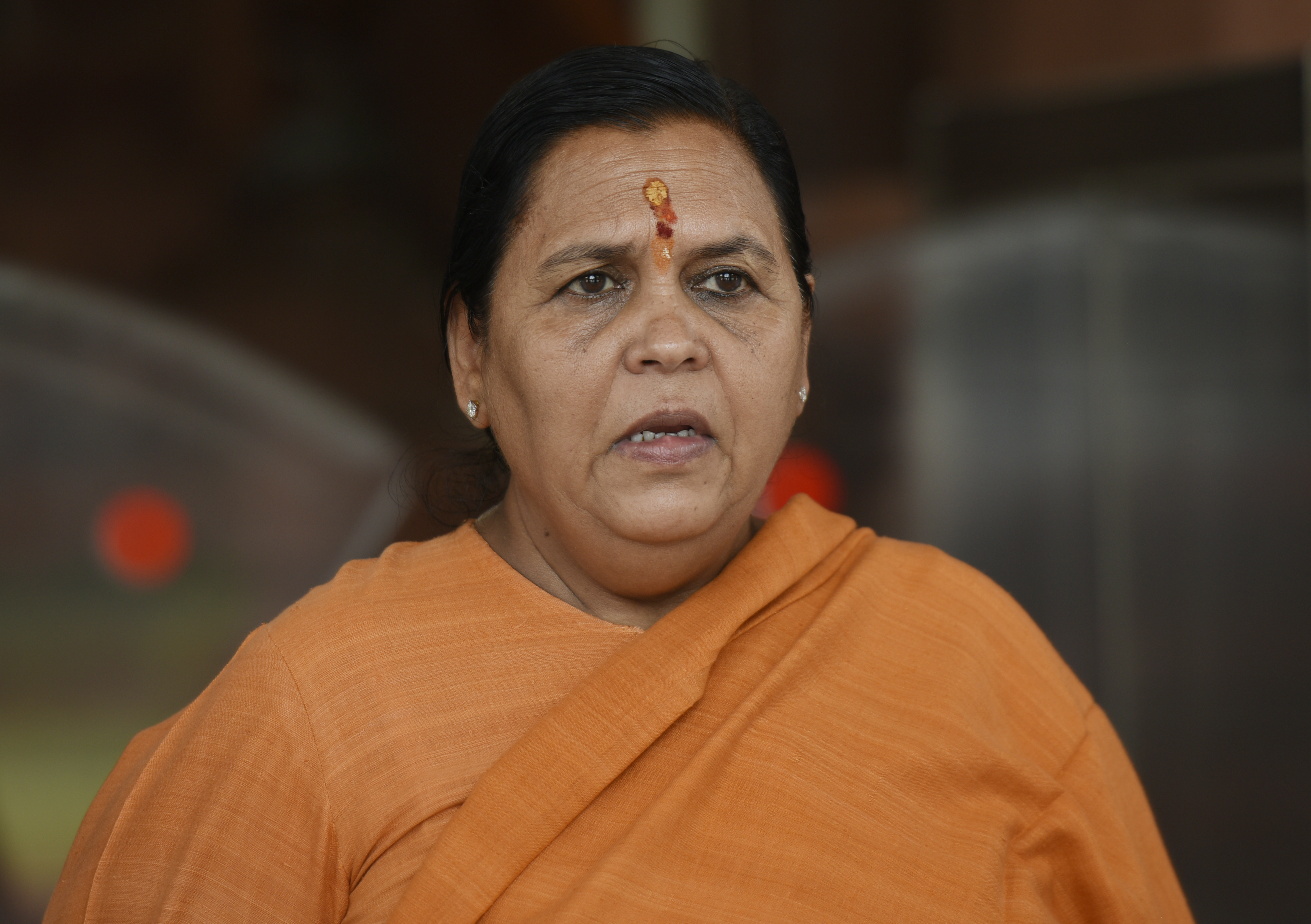 MP: अपनी ही सरकार के खिलाफ फिर तीखे हुए उमा भारती के तेवर, नई शराब नीति के खिलाफ जेपी नड्डा को लिखा पत्र