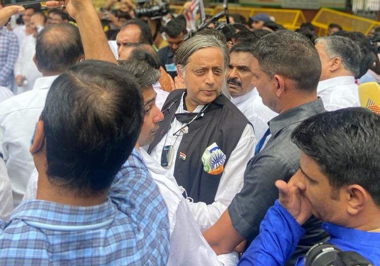 सरकारी एजेंसियों का दुरुपयोग कर लोकतंत्र पर हमला कर रही है मोदी सरकार, हम विरोध करते रहेंगे, लड़ते रहेंगे- शशि थरूर
