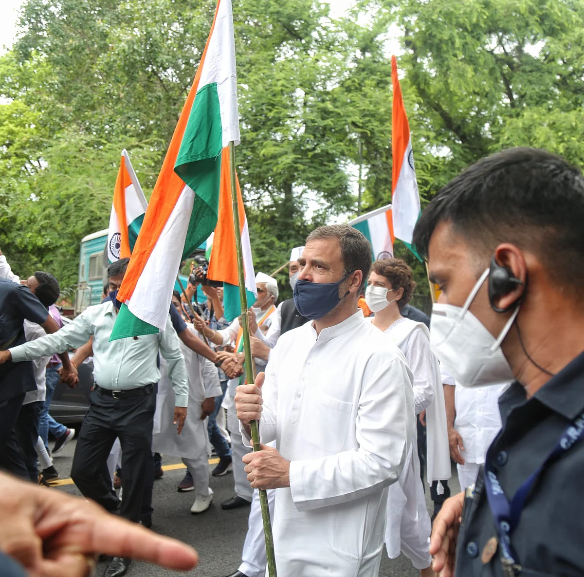 राहुल गांधी के नेतृत्व में कांग्रेस ने निकाली आजादी गौरव यात्रा, बापू को किया नमन, लिया आजादी बचाने का संकल्प