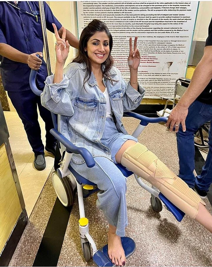 सिनेजीवन: करीना कपूर का पैपराजी पर फूटा गुस्सा और जानें मलइका के लिए सोनम कपूर अपने भाई अर्जुन कपूर की क्यों है आभारी