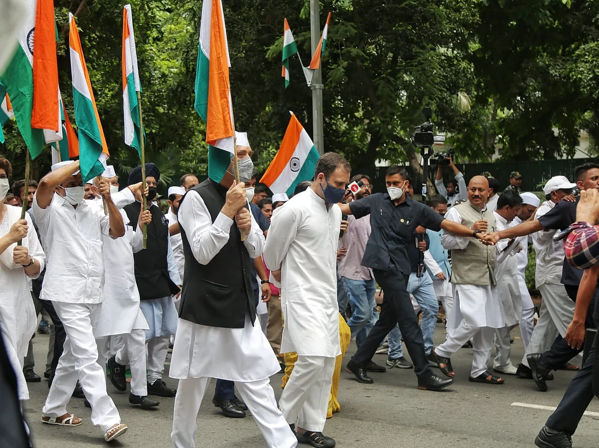 राहुल गांधी के नेतृत्व में कांग्रेस ने निकाली आजादी गौरव यात्रा, बापू को किया नमन, लिया आजादी बचाने का संकल्प
