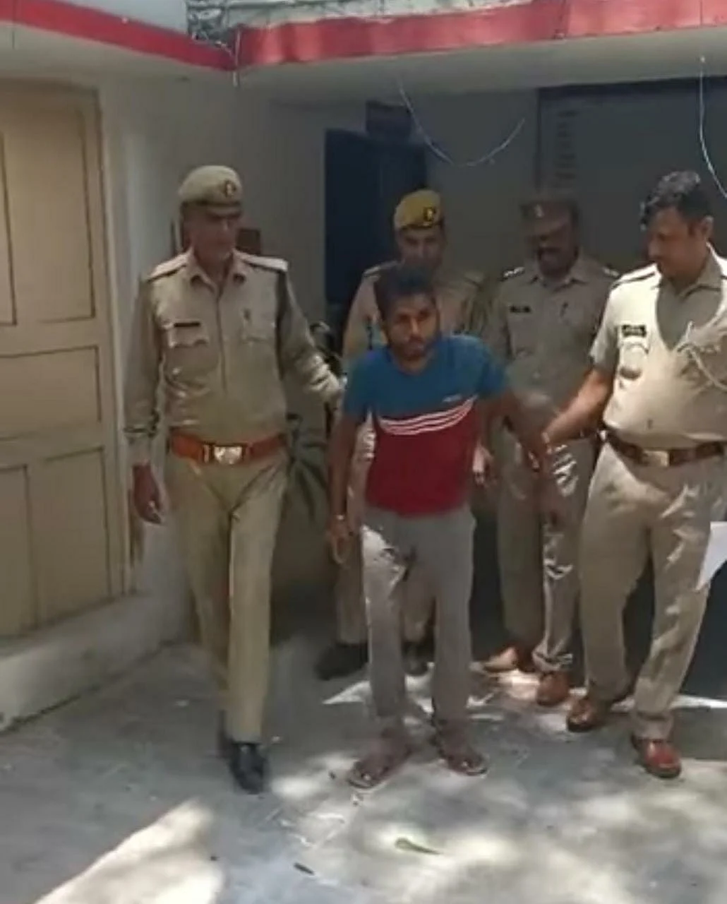 UP के रोरी गांव में हैवानियत! दो बच्चियों का अपहरण, एक की रेप के बाद हत्या! ग्रामीण बोले- बेटी गरीब की थी इसलिए...