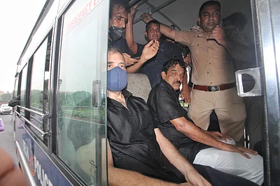 महंगाई-बेरोजगारी के खिलाफ हल्लाबोल: राहुल गांधी समेत कई नेता पुलिस हिरासत में, कहा- लोकतंत्र की हो रही है हत्या