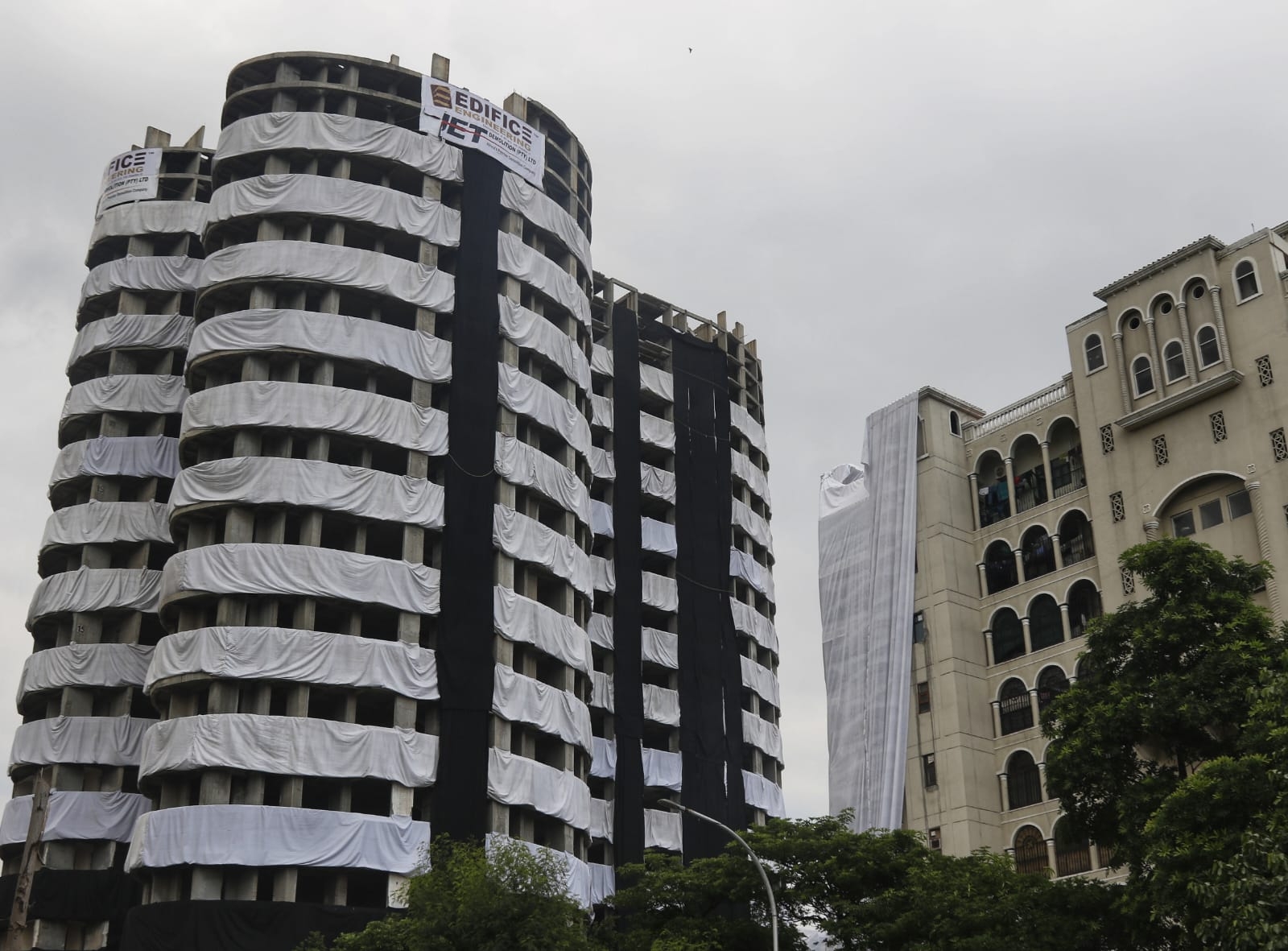 17 करोड़ रुपए के खर्च में महज 9 सेकंड में नीचे आ गिरेगी 'भ्रष्टाचार की इमारत', जानें कितनी कीमत है ट्विन टावर की