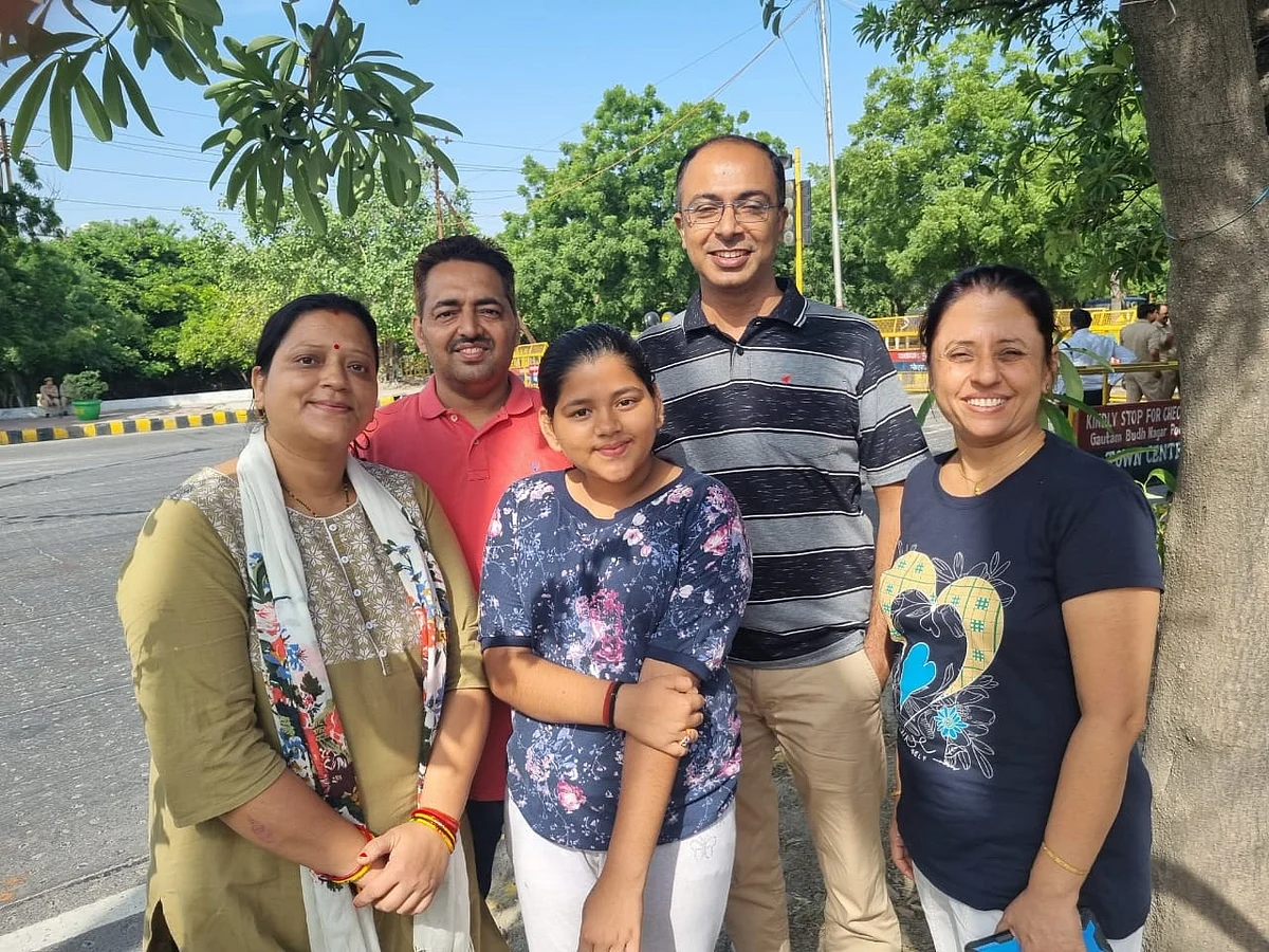 'भ्रष्टाचार की इमारत': ट्विन टावर 2.30 बजे गिरेगा, आखिरी बार देखने उमड़ रहा लोगों का हुजूम, बना सेल्फी प्वाइंट
