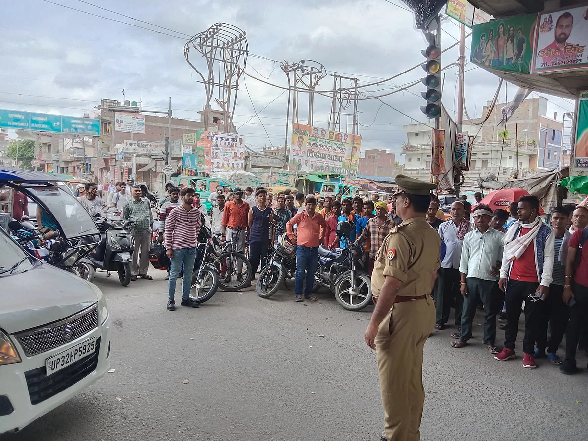 स्वतंत्रता दिवस: राष्ट्रगान के सम्मान में 1 मिनट तक ठहर गया पूरा लखनऊ, बनारस भी 52 सेकंड के लिए थमा