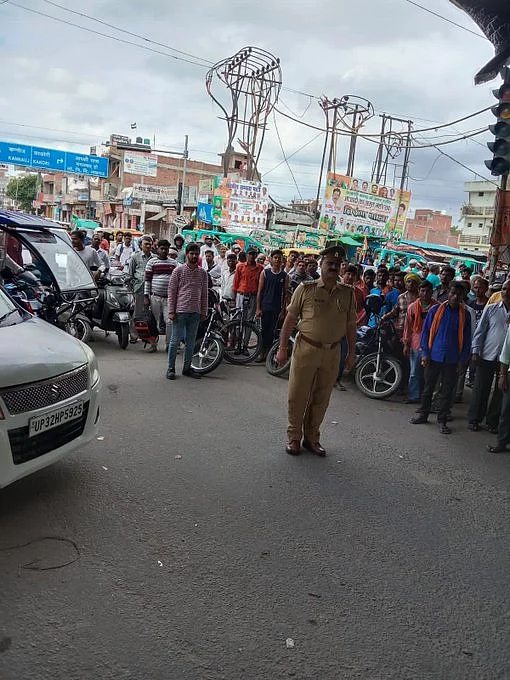 स्वतंत्रता दिवस: राष्ट्रगान के सम्मान में 1 मिनट तक ठहर गया पूरा लखनऊ, बनारस भी 52 सेकंड के लिए थमा