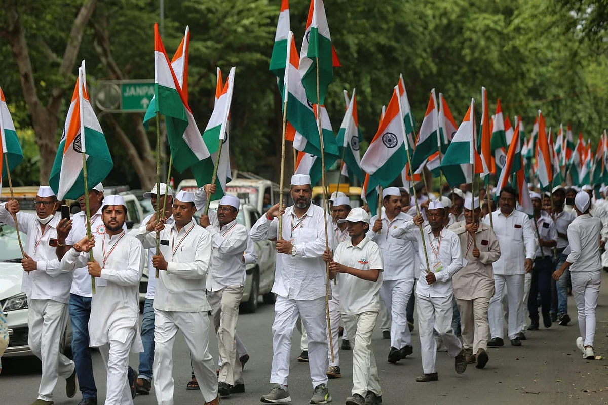 राहुल गांधी के नेतृत्व में कांग्रेस ने निकाली आजादी गौरव यात्रा, बापू को किया नमन, लिया आजादी बचाने का संकल्प