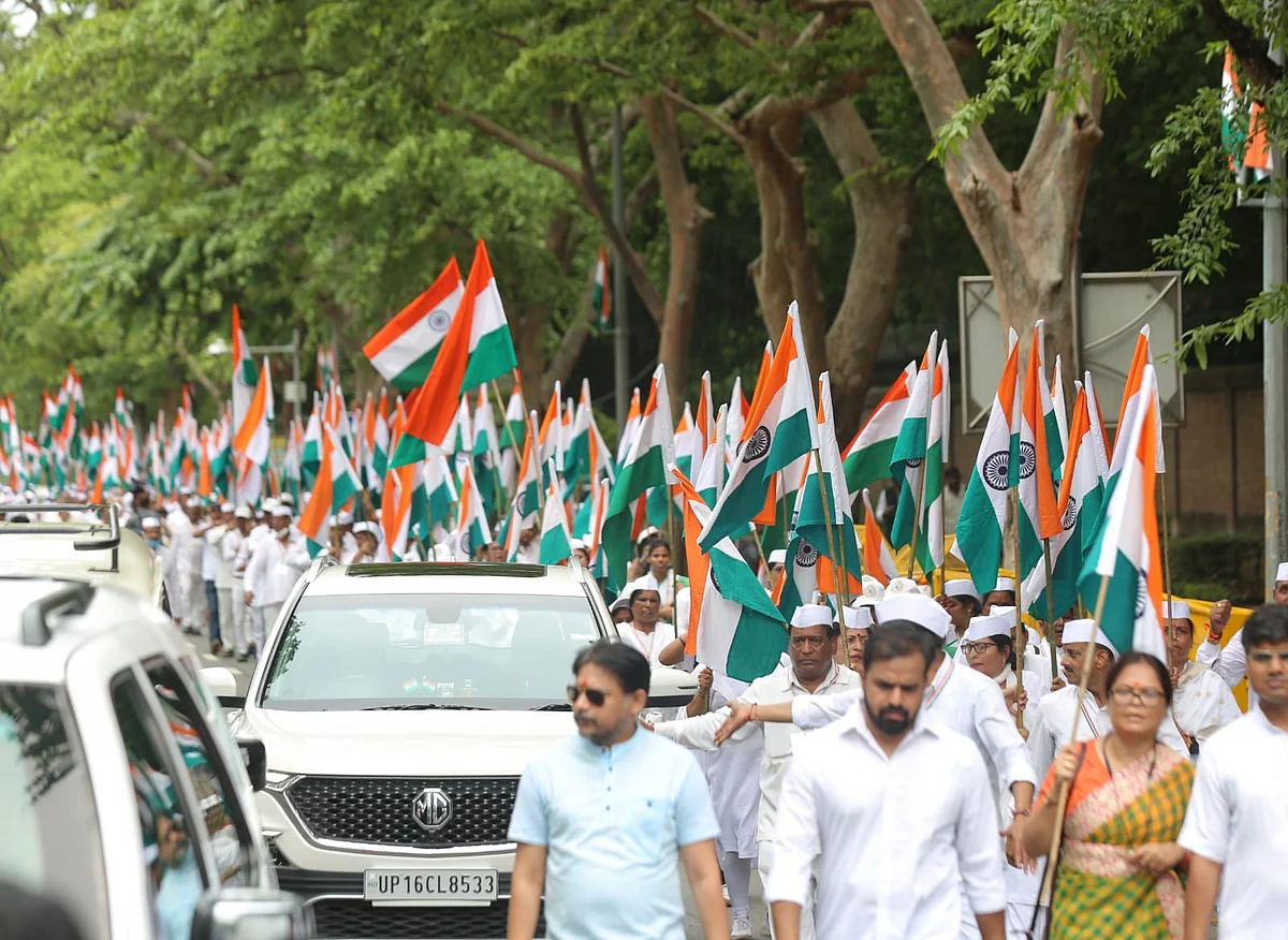 राहुल गांधी के नेतृत्व में कांग्रेस ने निकाली आजादी गौरव यात्रा, बापू को किया नमन, लिया आजादी बचाने का संकल्प