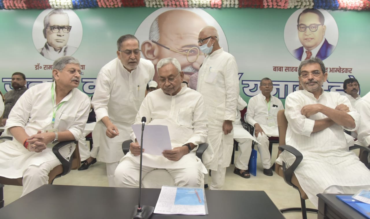 नीतीश भले पीएम की रेस में न हों, पर उन्होंने BJP को पटना से दिल्ली तक हिला दिया