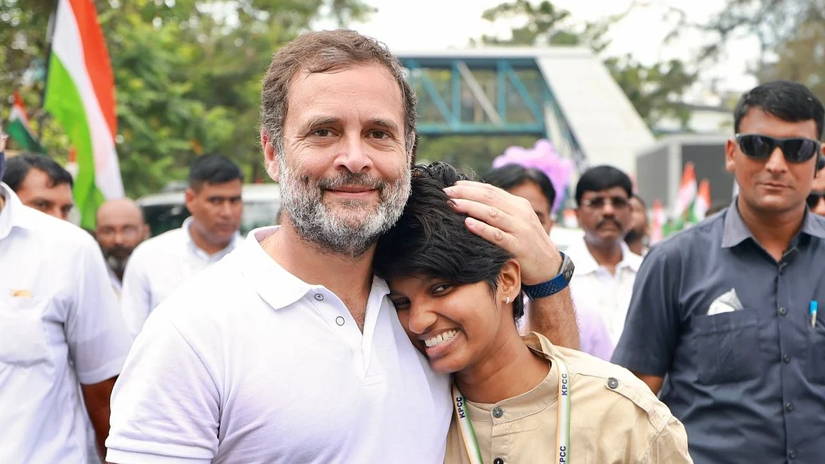 लोगों के मन में राहुल की छवि उस मसीहा के जैसी बन रही, जो सबका दुख दूर करने के लिए दुष्ट ताकतों से निकला है लड़ने