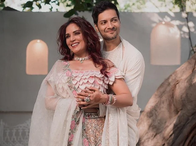 सिनेजीवन: रिलीज हुआ आदिपुरूष का पहला पोस्टर और अली-ऋचा ने अपनी शादी समारोह की पहली तस्वीर की साझा