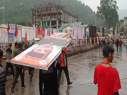 बारिश नहीं, खाली पड़ी कुर्सियों के चलते पीएम मोदी ने रद्द की मंडी की रैली? कांग्रेस ने वीडियो शेयर कर कसा तंज