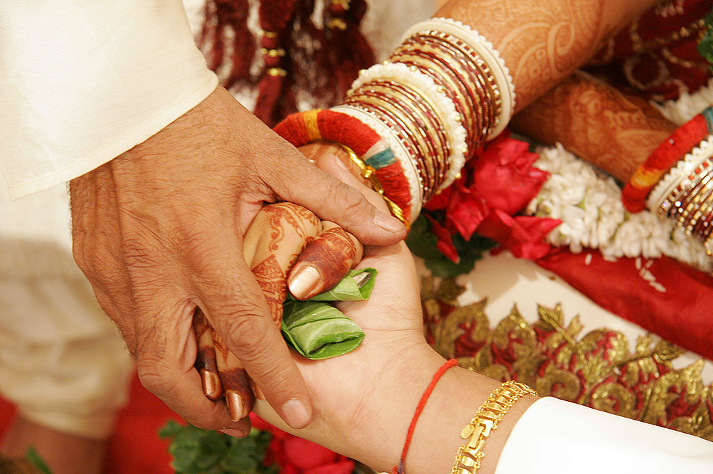 इलाहाबाद HC की बड़ी टिप्पणी, कहा- शादी साबित करने के लिए आर्य समाज का सर्टिफिकेट पर्याप्त नहीं, जानें पूरा मामला