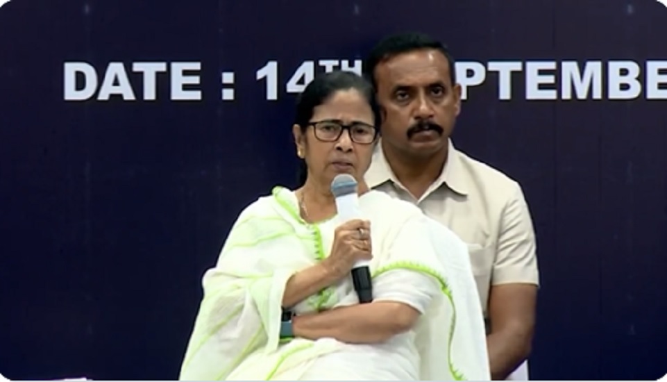 बंगाल में बवाल के लिए दूसरे राज्यों से गुंडे लाई BJP, आग लगाने वालों को नहीं बख्शा जाएगाः ममता बनर्जी