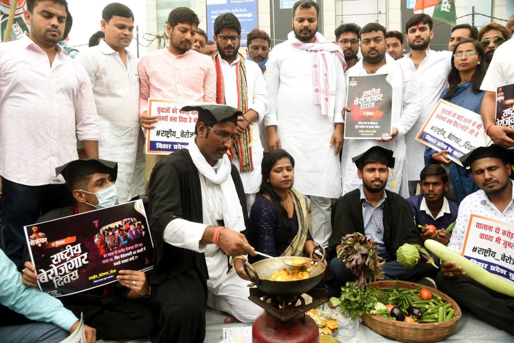 फिर बेकाबू हुई बेरोजगारी, अगस्त में 12 महीने के उच्च स्तर पर पहुंची, 66 लाख लोगों को नहीं मिला काम