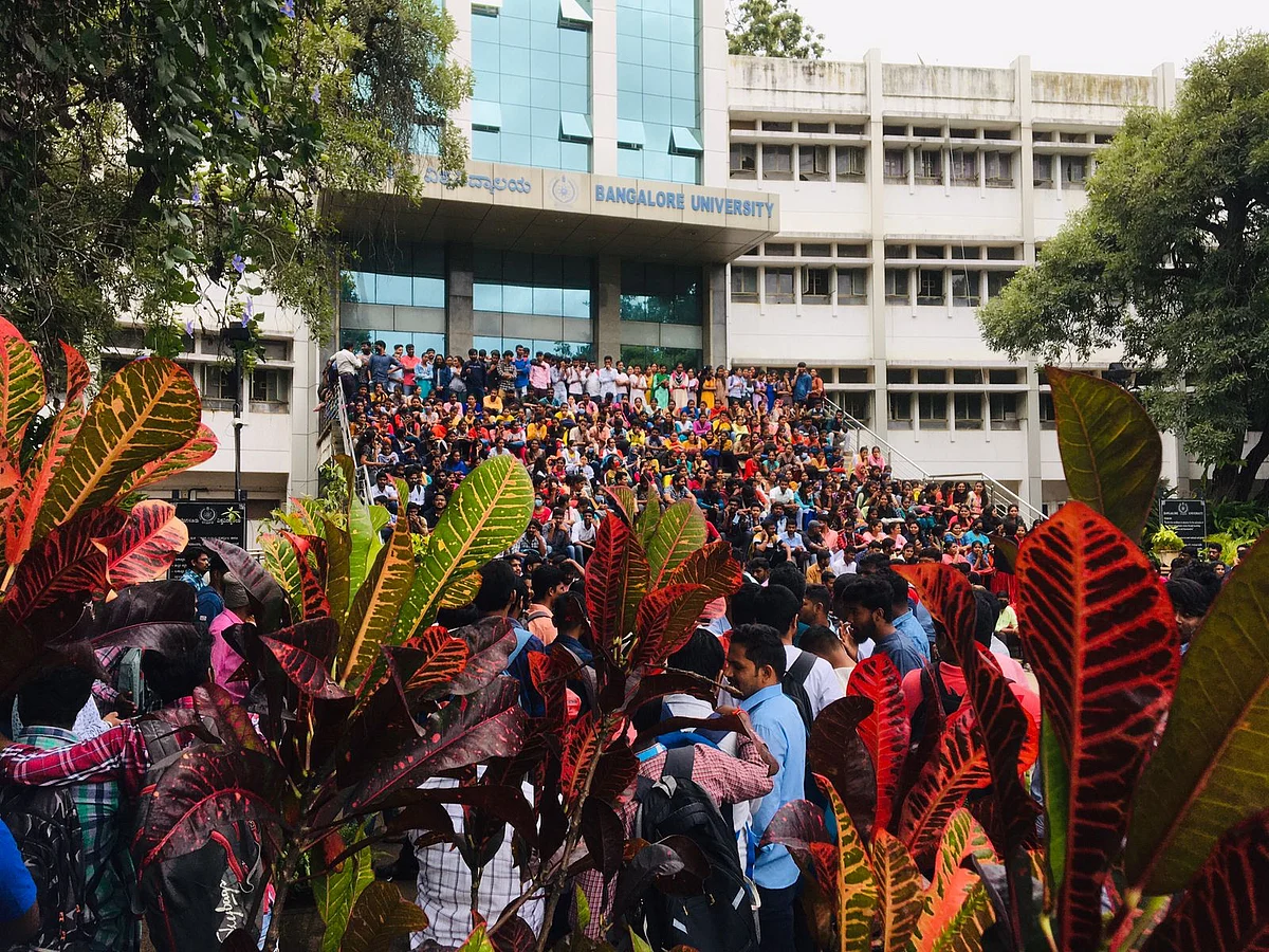 बैंगलोर यूनिवर्सिटी में गणेश मंदिर के निर्माण का विरोध, छात्रों ने BJP पर लगाया भगवाकरण करने का आरोप