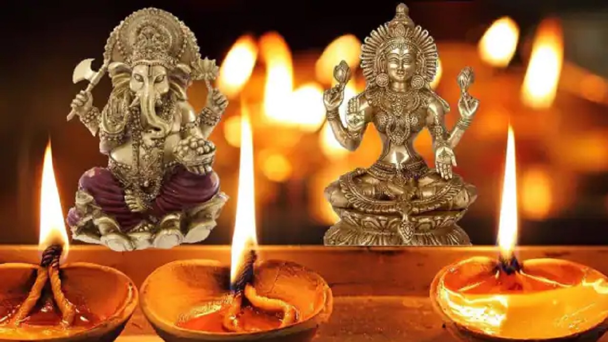 देशभर में दिवाली की धूम, जानें क्या है लक्ष्मी पूजन का शुभ मुहूर्त? पूजा करते समय भूलकर भी न करें ये गलतियां!