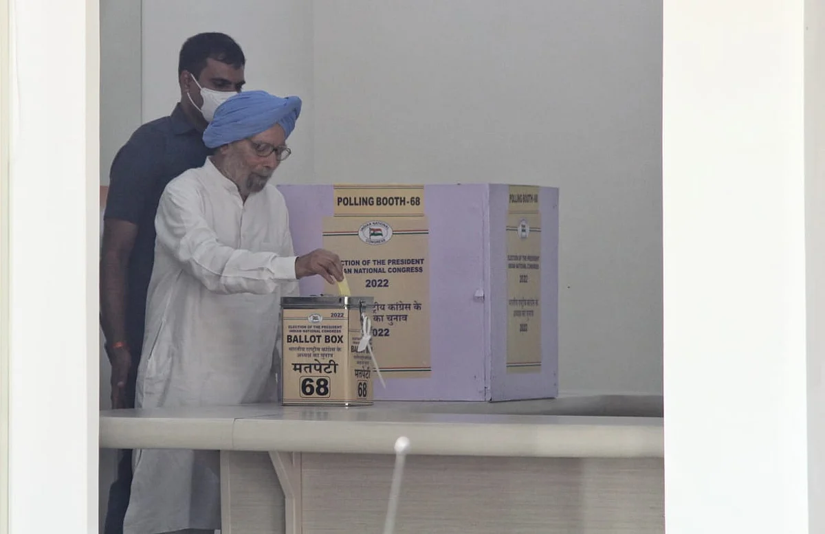 कांग्रेस के नए अध्यक्ष के चुनाव के लिए पूर्व पीएम मनमोहन सिंह ने डाला वोट