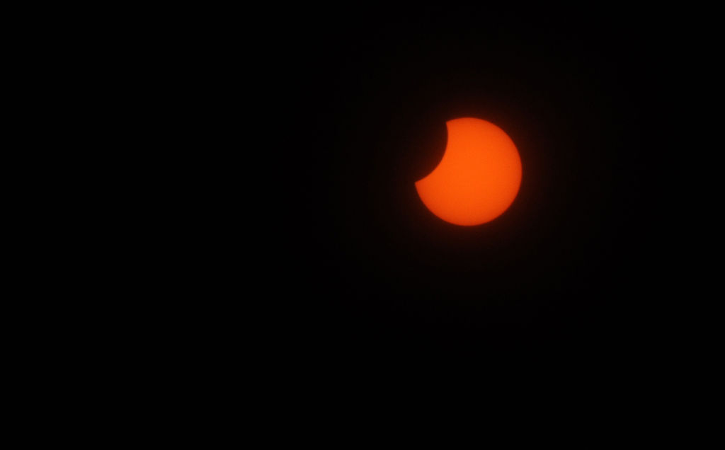 देश में कई जगहों पर दिखेगा आंशिक सूर्यग्रहण, जानें सूतक, ग्रहण का समय, गर्भवती महिलाएं गलती से न करें ये काम