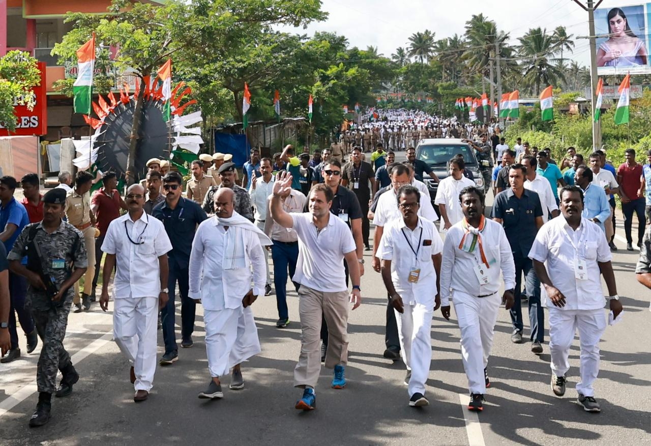 भारी भीड़ खींच रही 'भारत जोड़ो यात्रा', नफरत की राजनीति के खिलाफ हर वर्ग के लोग आ रहे साथ, BJP परेशान!