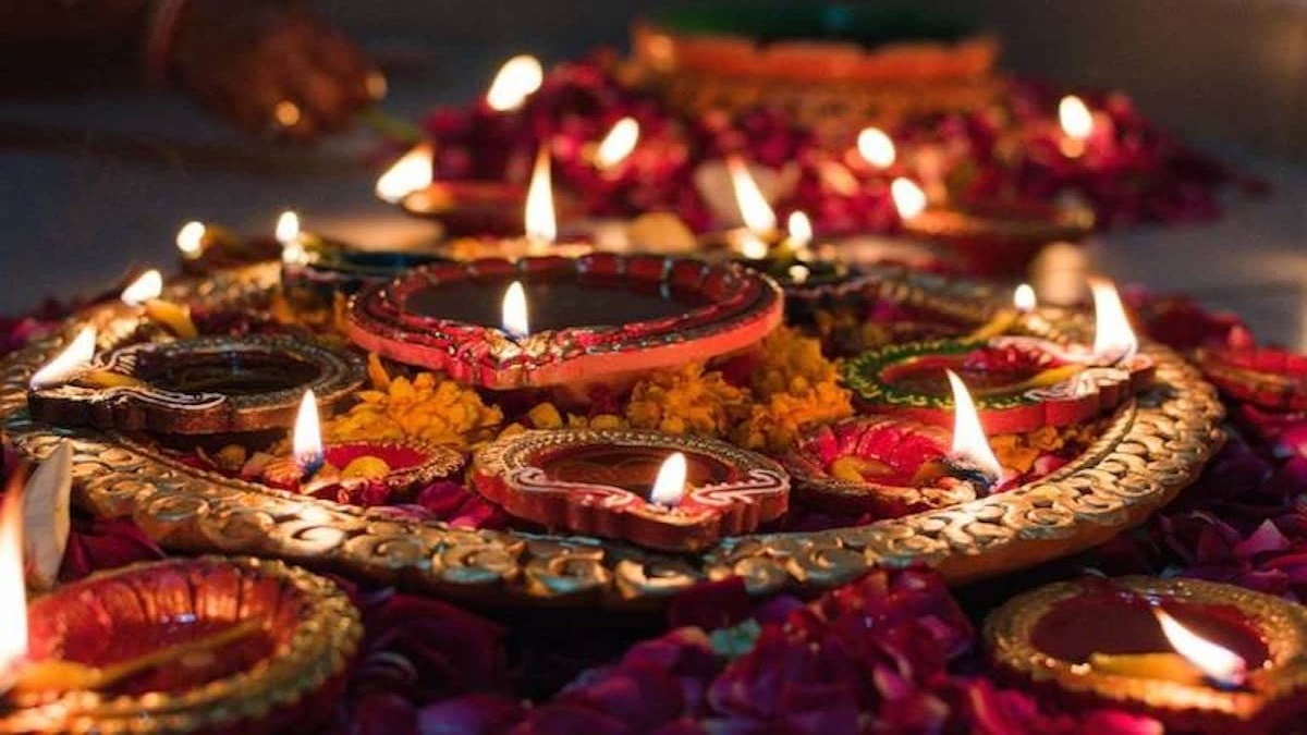 उत्तर प्रदेश के इस गांव में 'सदियों' से नहीं जलते दीपावली के दीप, जानें क्या है इसके पीछे की वजह