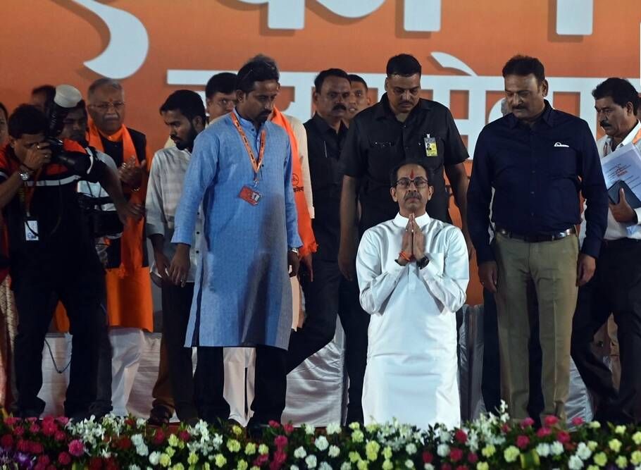जिनके नेताओं ने जिन्ना के मजार पर सिर झुकाया, जो बिना बुलाए पाकिस्तान चले गए, उनसे नहीं सीखना हिंदुत्व- उद्धव