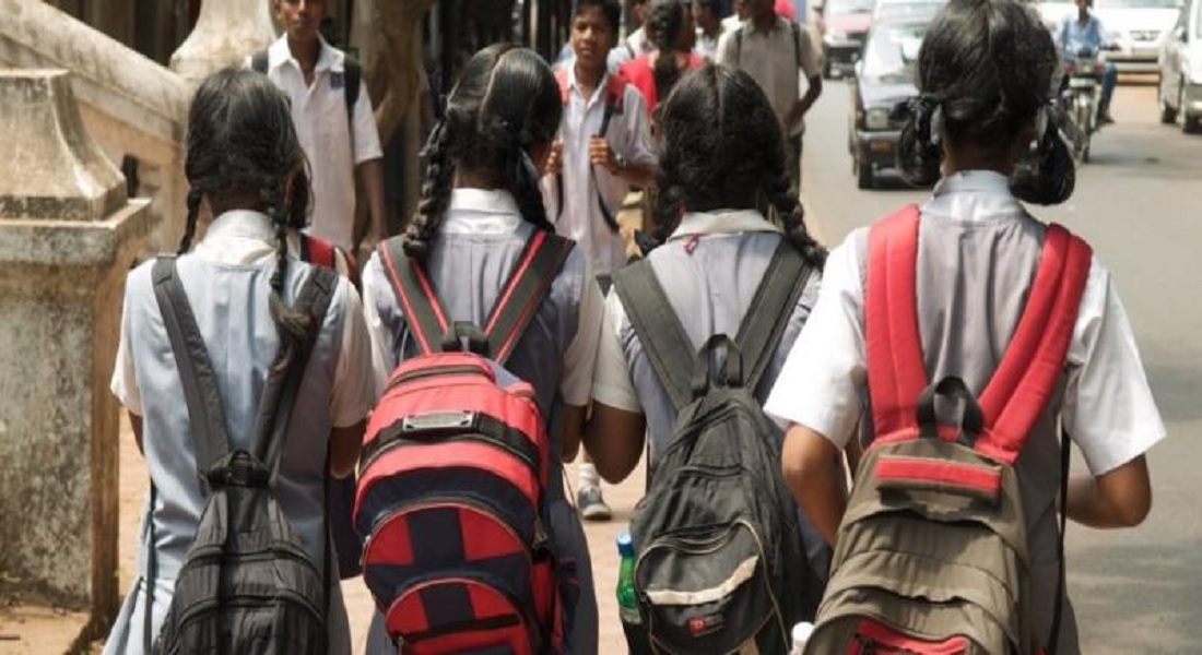 UP: योगी राज में जातिवाद का खामियाजा भुगत रहे स्कूली बच्चे, आंखें मूंदे बैठा है प्रशासन!