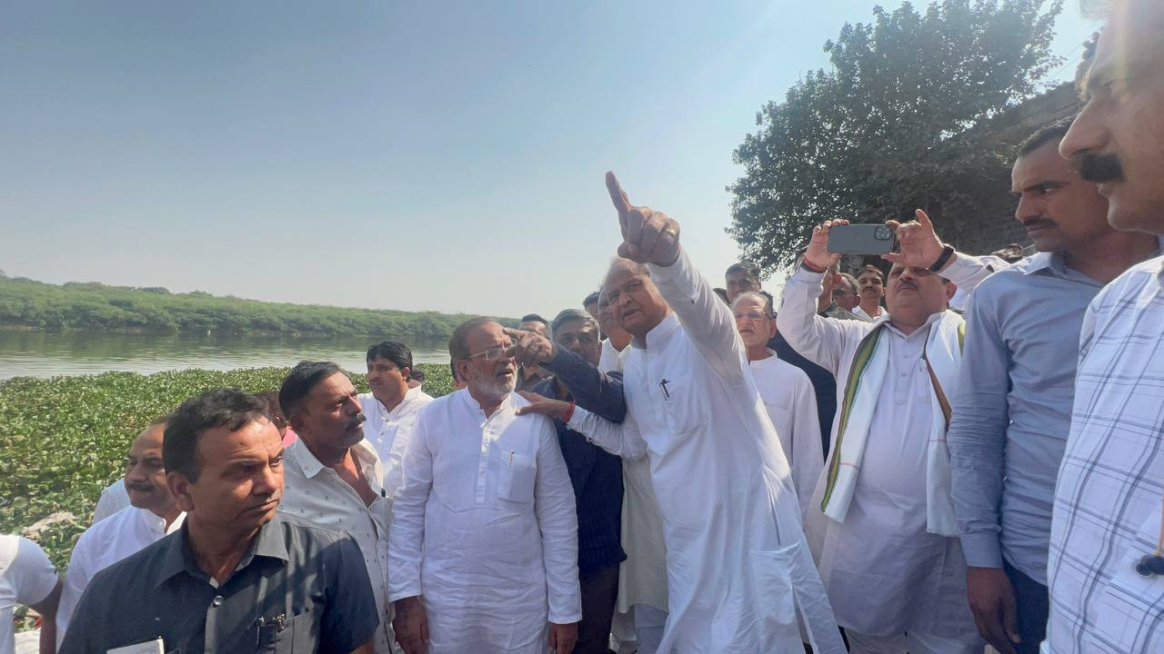 बड़ी खबर LIVE: मोरबी हादसे के बाद कांग्रेस ने संकल्प यात्रा रद्द की, BJP के कार्यक्रम जारी, अशोक गहलोत ने उठाए सवाल