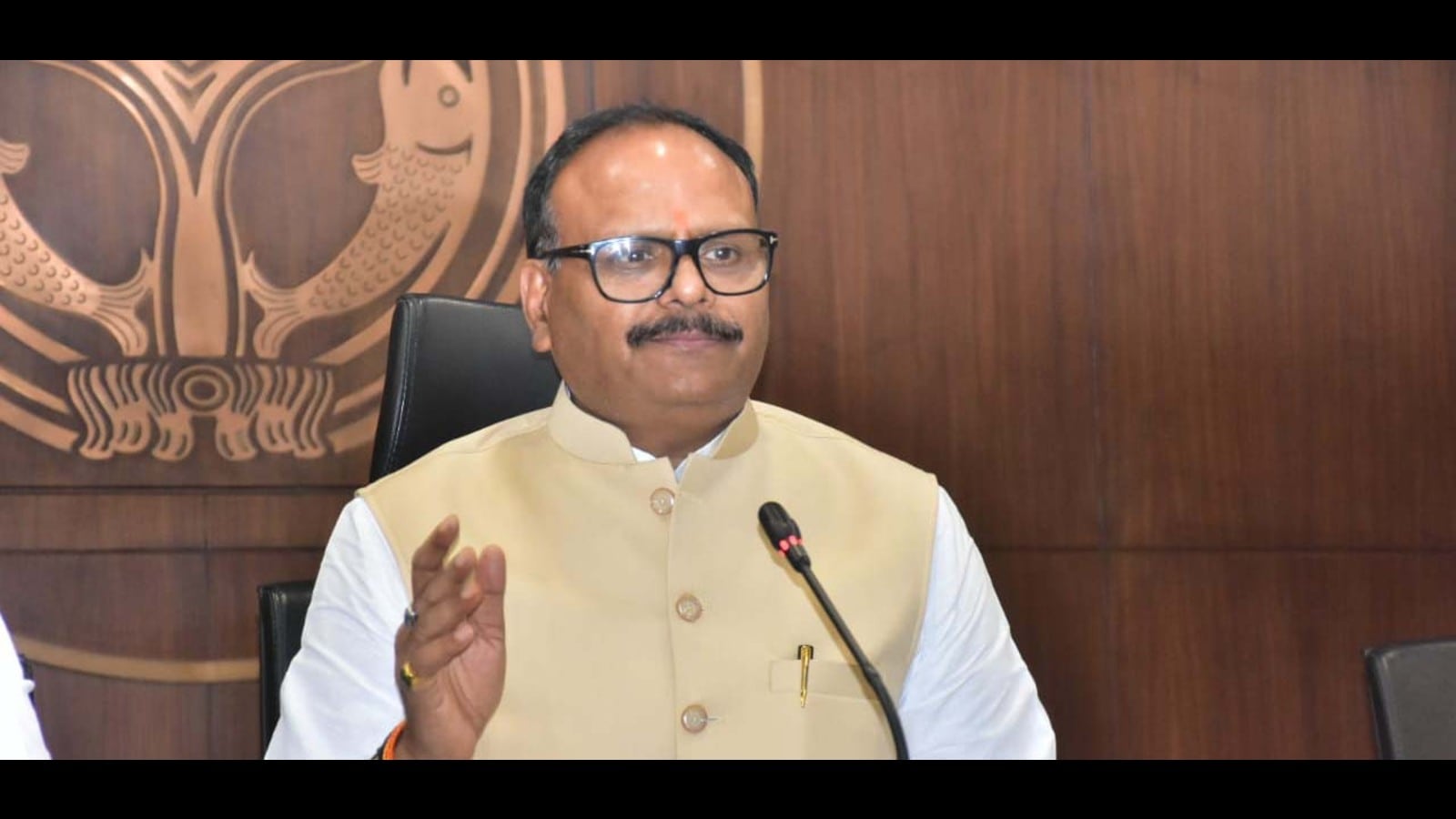 गाम्बिया में कफ सिरप से 66 बच्चों की मौत के बाद यूपी में अलर्ट, उपमुख्यमंत्री ने स्वास्थ्य विभाग से मांगी रिपोर्ट