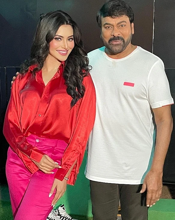 सिनेजीवन: शाहरुख खान से एयरपोर्ट पर हुई 1 घंटे तक पूछताछ, कस्टम ने लगाया जुर्माना और अब्दु को आ रही है घर की याद