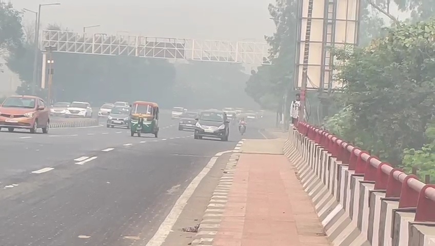 जहरीली हवा ने बढ़ाई परेशानी, नोएडा में खतरनाक एक्यूआई से आंखों में जलन, सांस लेने में तकलीफ