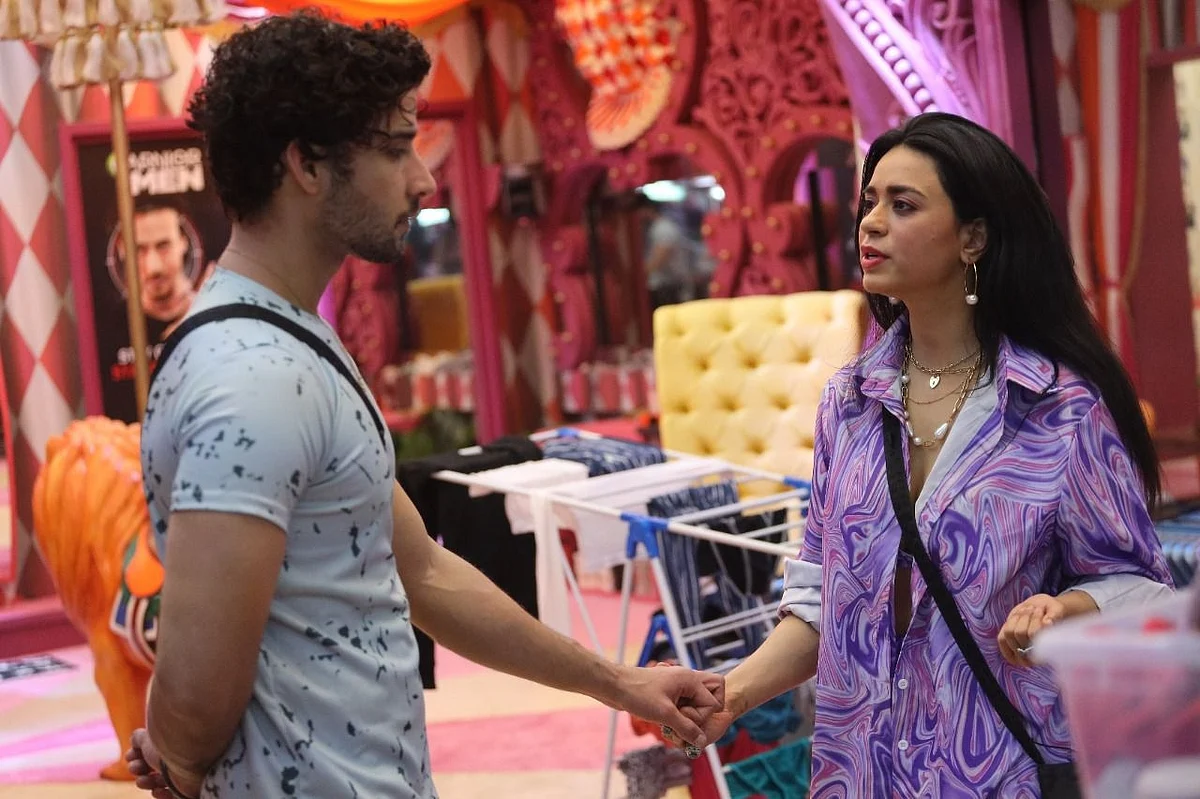 सिनेजीवन: शाहरुख खान से एयरपोर्ट पर हुई 1 घंटे तक पूछताछ, कस्टम ने लगाया जुर्माना और अब्दु को आ रही है घर की याद