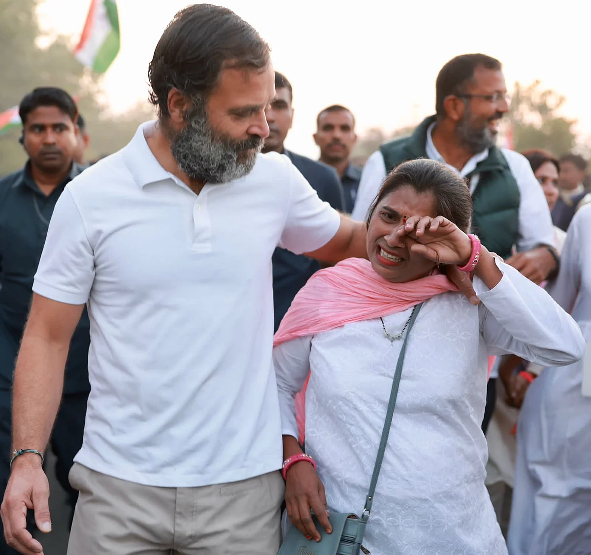 इंदिरा गांधी की जयंती पर 'भारत जोड़ो यात्रा' में महिलाओं का हुजूम, राहुल गांधी के साथ कदमताल मिलाते दिखी नारी शक्ति