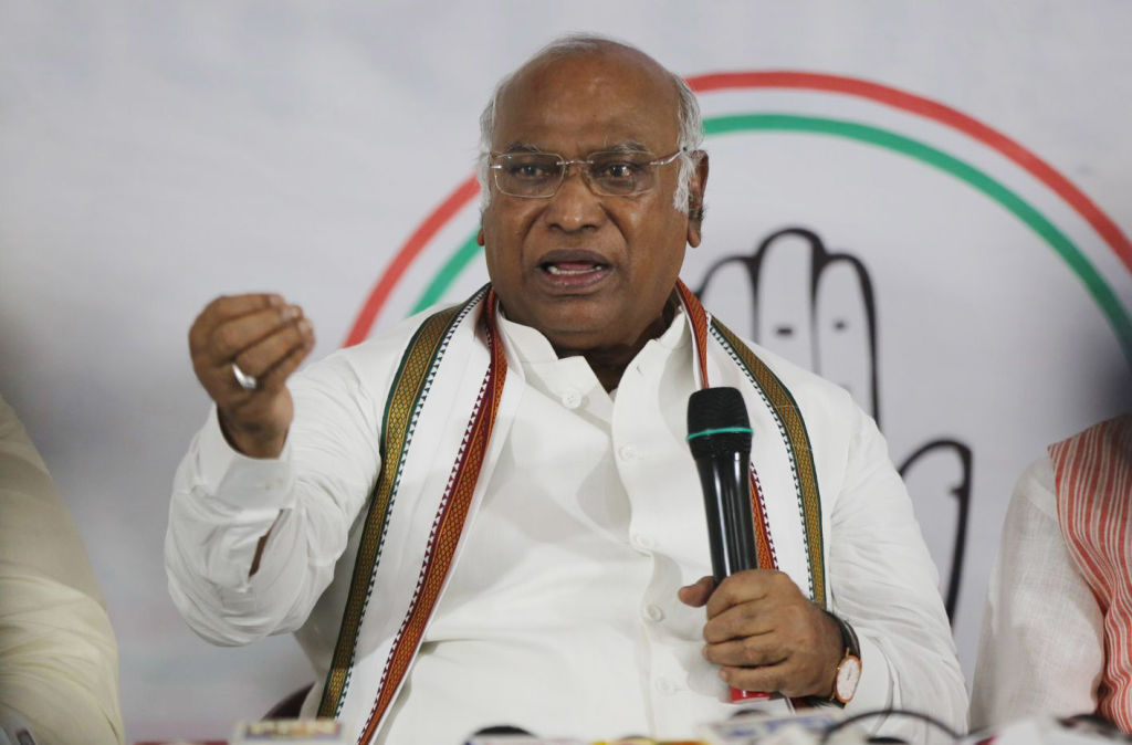 अब क्यों नहीं लगाते मोदी जी मेक इन इंडिया और स्किल इंडिया के नारे, कहां हैं 8 साल की 16 करोड़ नौकरियां: खड़गे