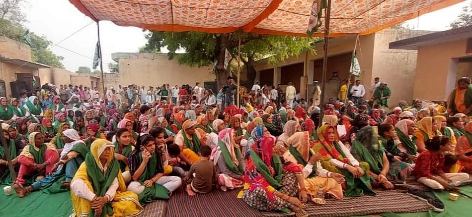 किसान हितों के लिए अब सड़क पर लड़ेंगी महिला किसान, मुजफ्फरनगर में पहली बार हुई 'हरी चुनरी महिला किसान पंचायत'