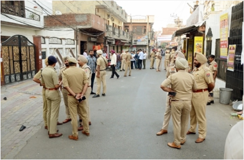पंजाबः अमृतसर में मंदिर के बाहर शिवसेना नेता की गोली मारकर हत्या, आरोपी मौके से हथियार के साथ गिरफ्तार