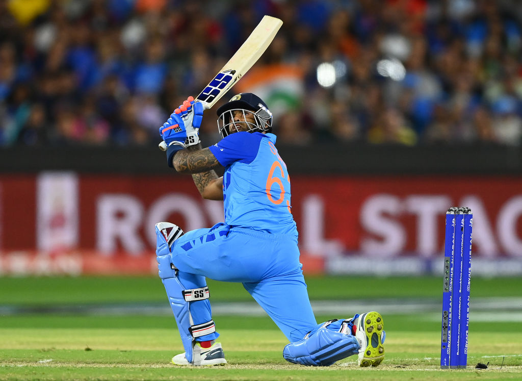 T20 WC: डिविलियर्स बोले- सूर्यकुमार के साथ मेरी काफी समानताएं, लेकिन उन्हें 2-3 साल तक लगातार बेहतर करने की जरूरत