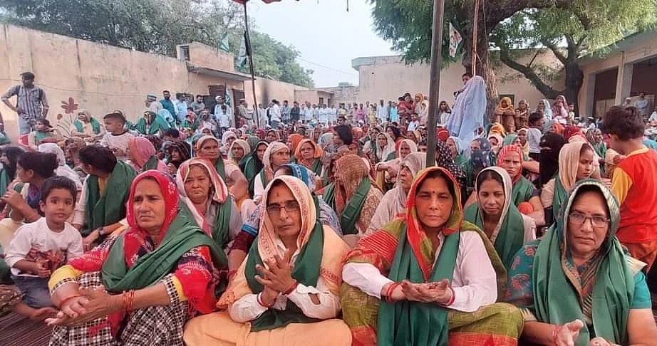 किसान हितों के लिए अब सड़क पर लड़ेंगी महिला किसान, मुजफ्फरनगर में पहली बार हुई 'हरी चुनरी महिला किसान पंचायत'