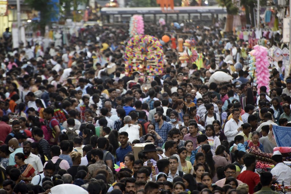 वीडियो: दुनिया की आबादी ने छुआ 8 अरब का आंकड़ा, अगले साल चीन को पछाड़ नंबर वन बन जाएगा भारत