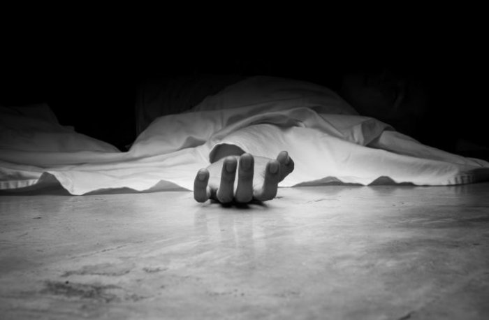 कर्नाटक: अस्पताल ने भर्ती करने से किया मना, महिला ने घर पर जुड़वा बच्चों को दिया जन्म, तीनों की मौत हुई