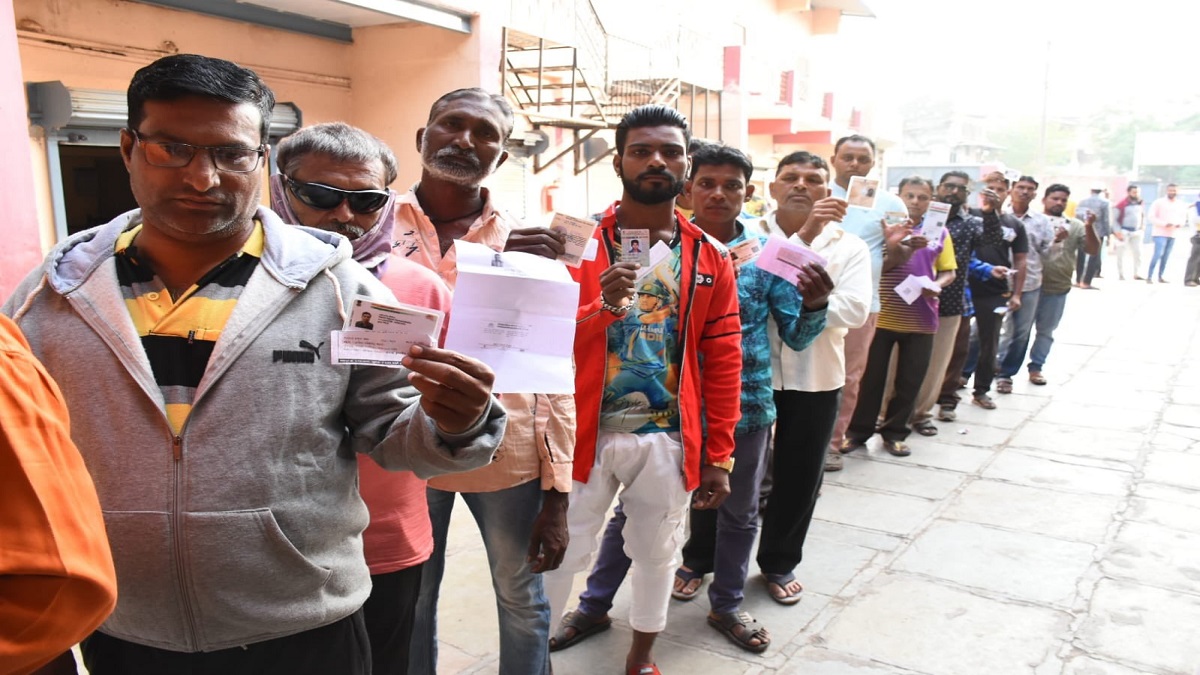 Gujarat Election 2022 Voting Live: गुजरात में पहले चरण की 89 सीटों पर सुबह 11 बजे तक करीब 19% मतदान