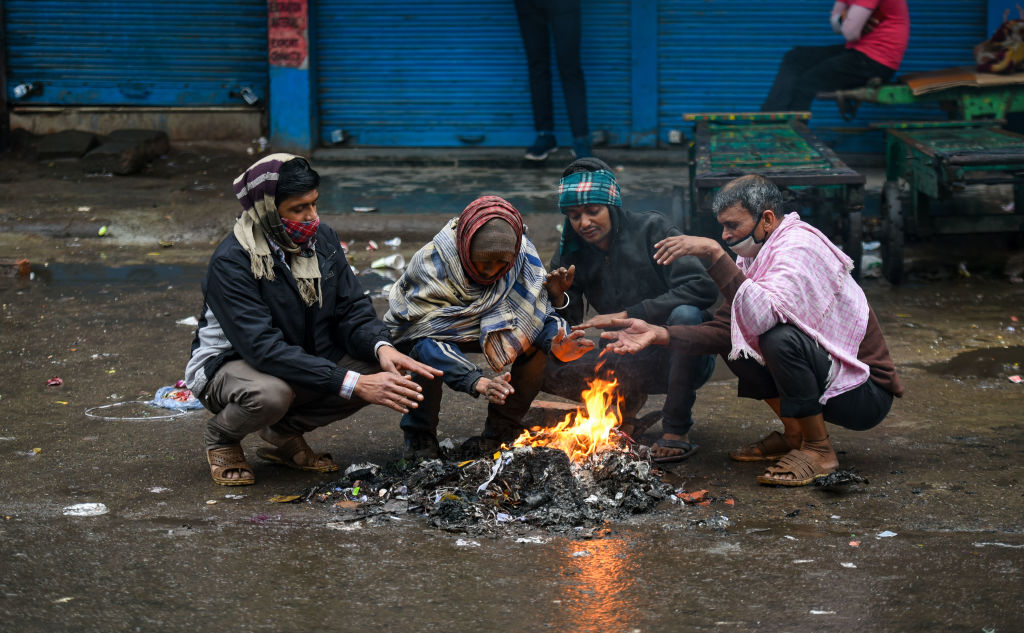 सावधान! दिल्ली में पड़ने लगी हाड़ कंपाने वाली ठंड, तेजी से गिर रहा तापमान, मौसम विभाग ने जारी किया अलर्ट