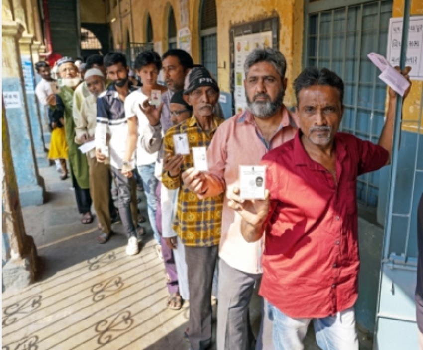 गुजरात चुनाव के दूसरे चरण में 59 फीसदी से अधिक मतदान, कई जगह बीजेपी-कांग्रेस में तीखी नोकझोंक की खबर