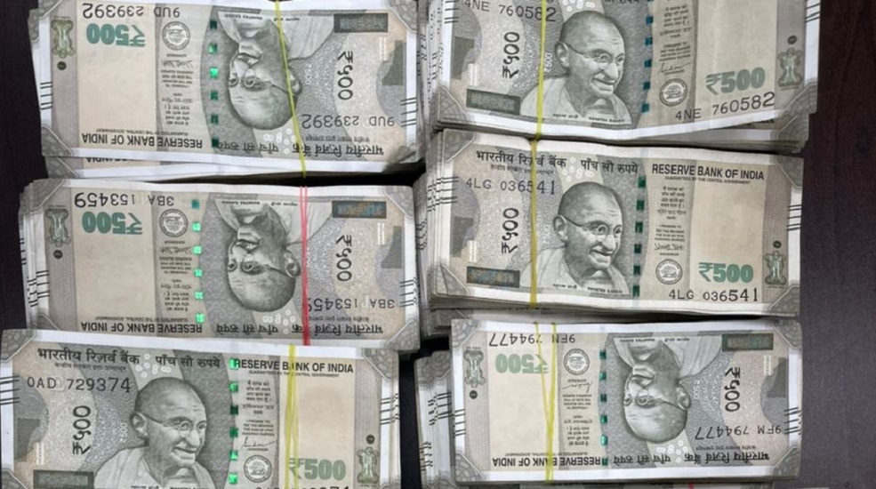 गुजरात में चुनाव के दौरान 801.85 करोड़ रुपये हुए जब्त, हिमाचल प्रदेश में 57.24 करोड़ पकड़े गए