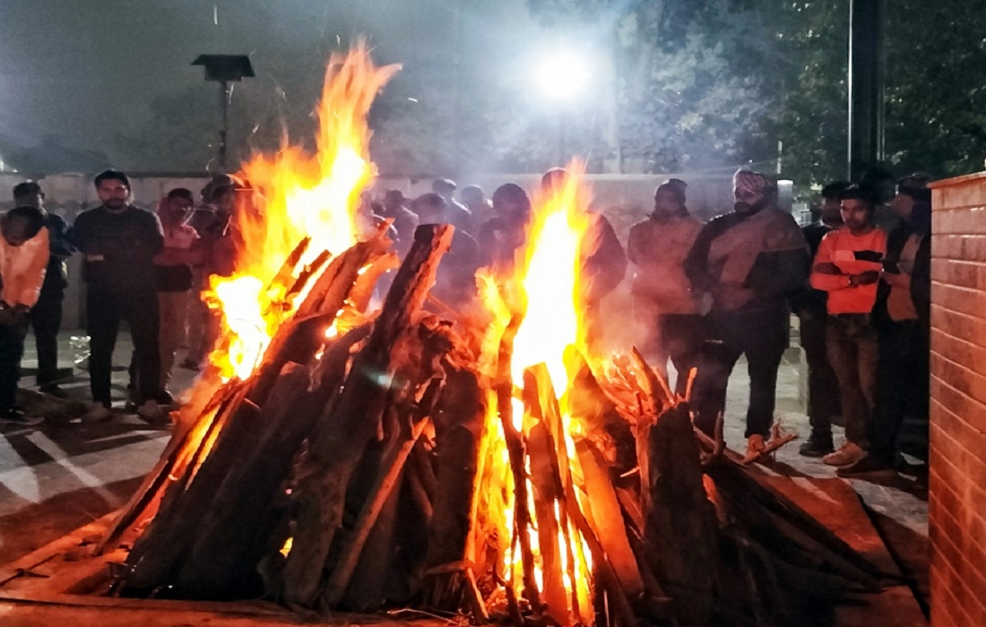 कंझावाला केसः भारी सुरक्षा के बीच अंजलि का अंतिम संस्कार, पुलिस ने परिवार के अलावा किसी को भाग नहीं लेने दिया
