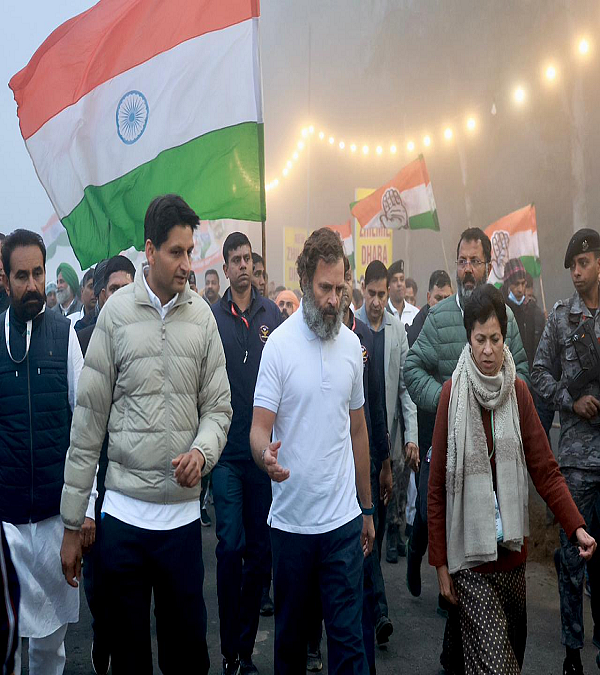 भारत जोड़ो यात्रा: कड़ाके की सर्दी के बीच पदयात्रा को लेकर लोगों में जबरदस्त उत्साह, शर्ट निकालकर डांस करते आए नजर