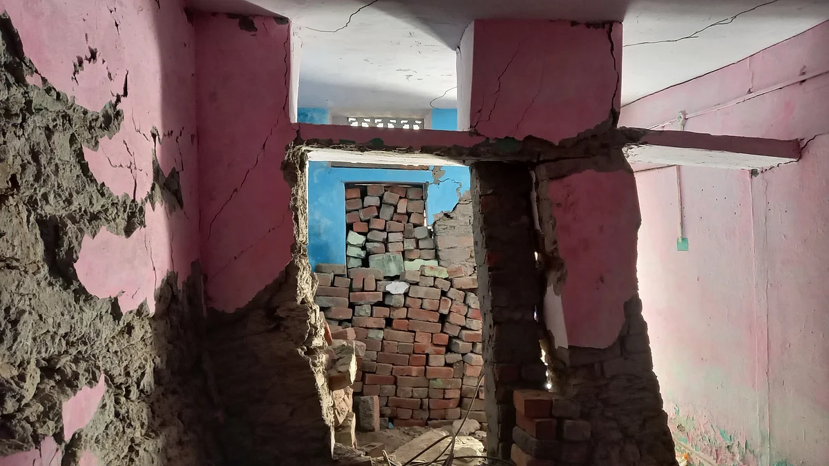 जोशीमठ में भू-धंसाव: विरोध के बीच आज ढहाए जाएंगे असुरक्षित भवन, कल टल गई थी कार्रवाई, कई लोग धरने पर बैठे